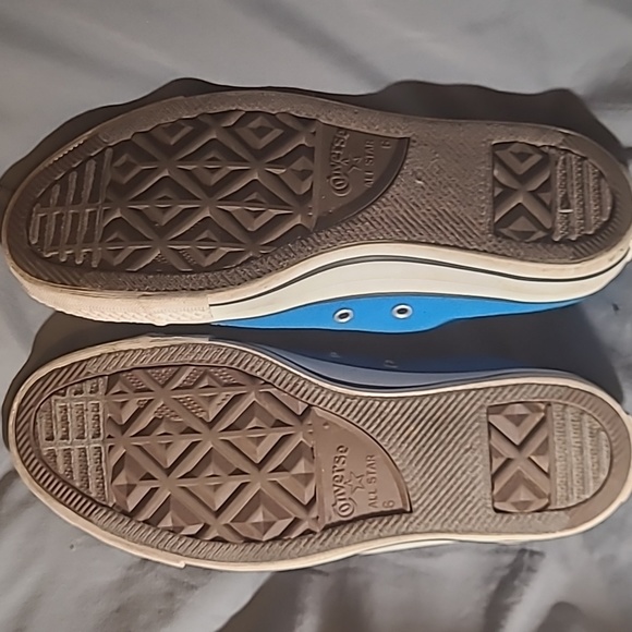 Converse - Picture 2 of 4